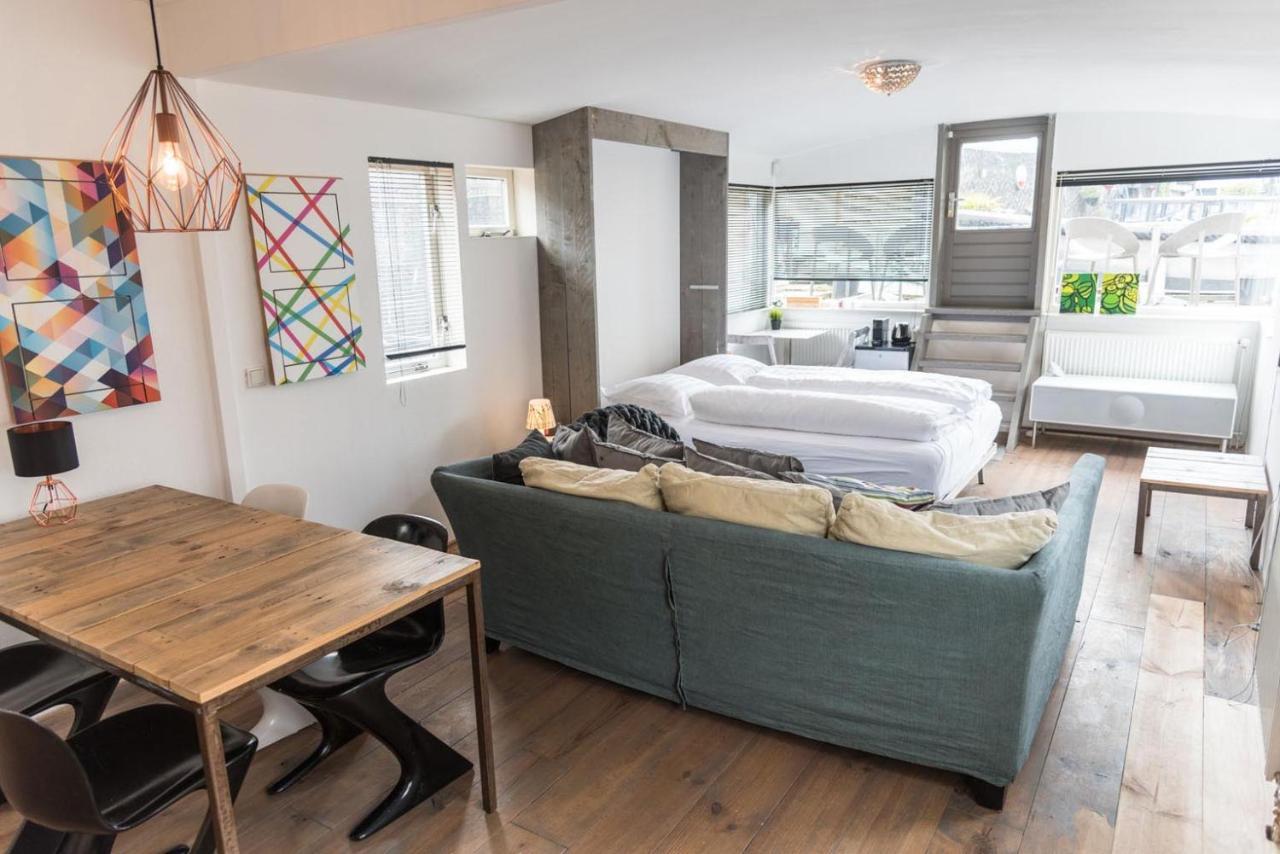 Houseboat Next To Amstel Bed & Breakfast Amsterdam Bagian luar foto