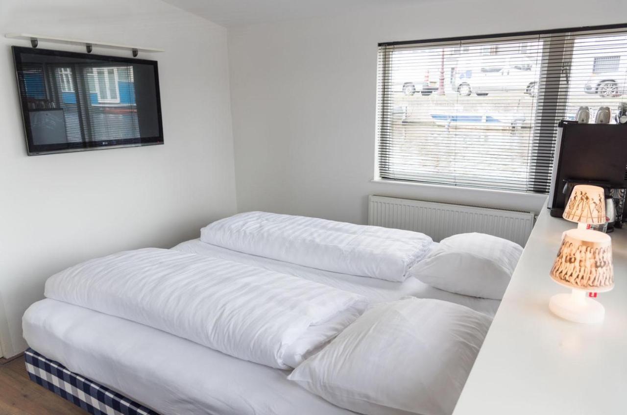 Houseboat Next To Amstel Bed & Breakfast Amsterdam Bagian luar foto