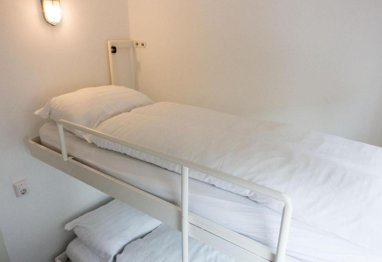 Houseboat Next To Amstel Bed & Breakfast Amsterdam Bagian luar foto