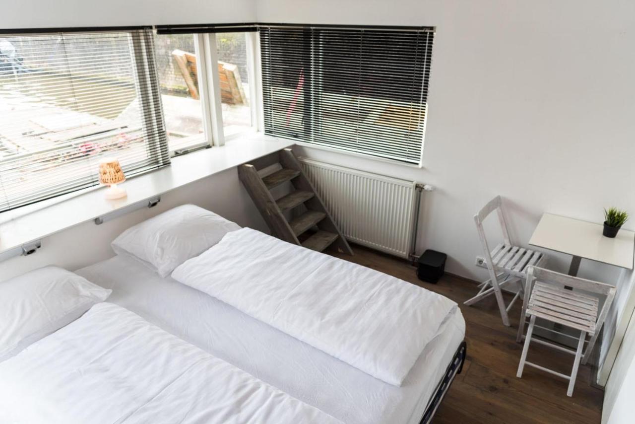 Houseboat Next To Amstel Bed & Breakfast Amsterdam Bagian luar foto